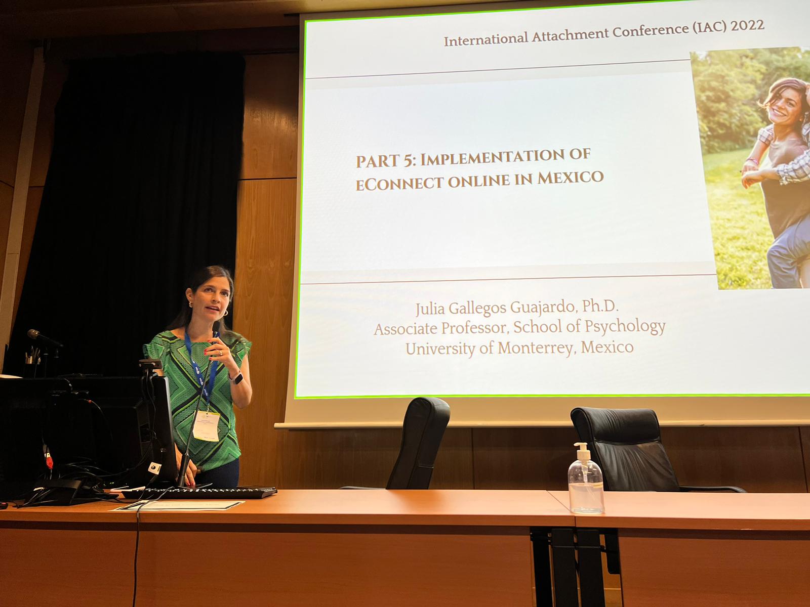 Dra. Julia Gallegos presenta en el International Attachment Conference en Lisboa, Portugal, Julio 2022.